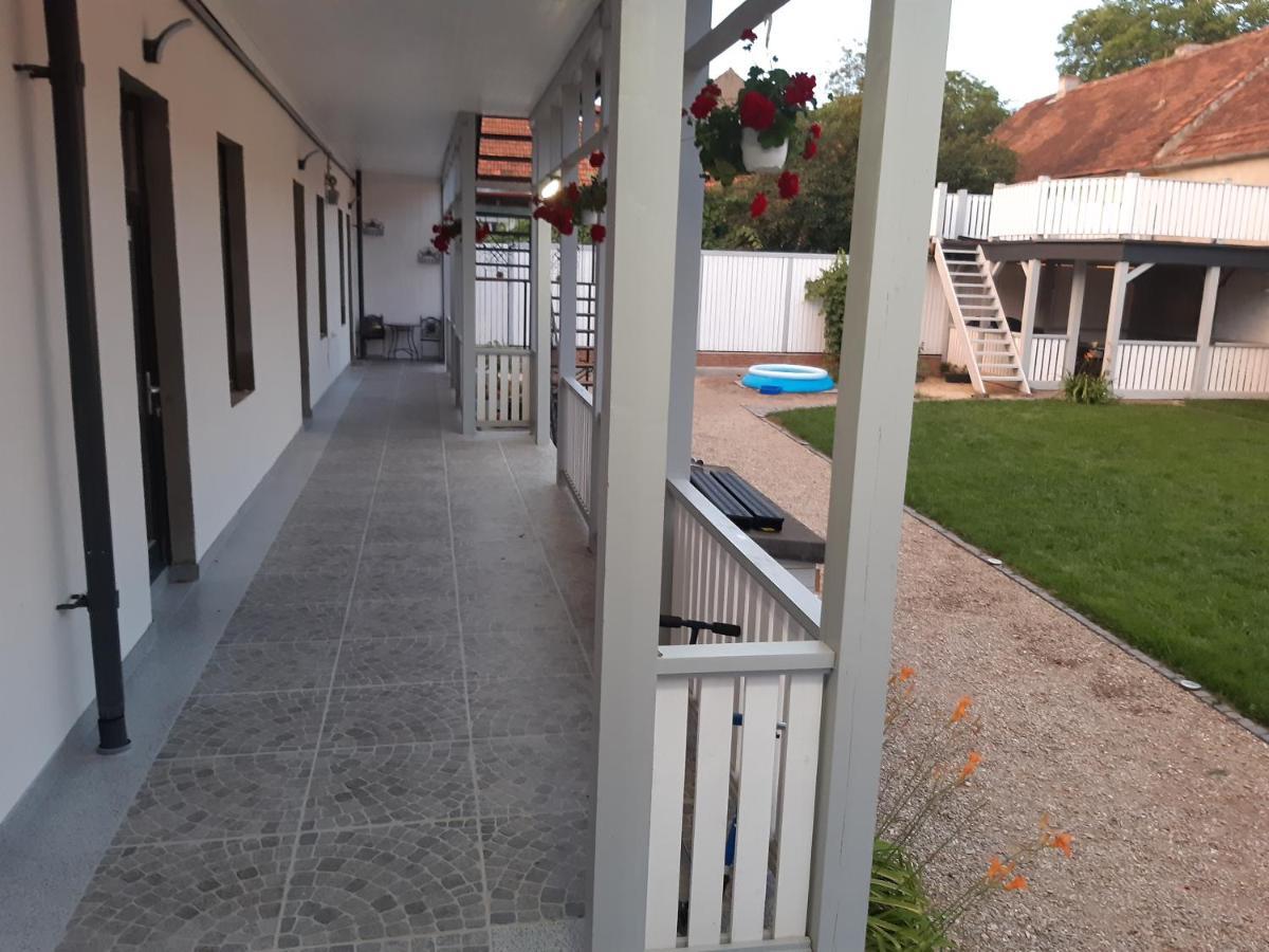 شقة براشوف  في Casa J. Gusbeth المظهر الخارجي الصورة